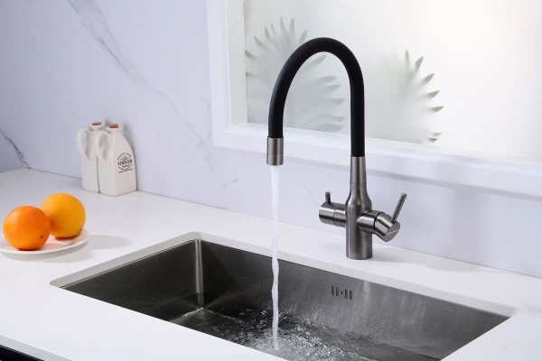 смеситель для кухни с подключением к фильтру paulmark salix sa213419-gm, цвет вороненая сталь/ черный