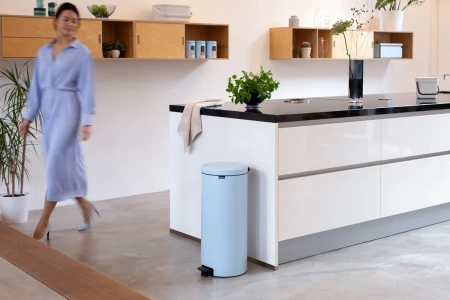 мусорное ведро brabantia newicon 202667 30 л, голубое