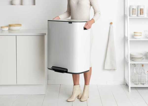 Мусорное ведро Brabantia Bo Pedal Bin 211300 60 л, белое