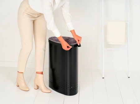 корзина для белья brabantia 242366 матовая черная