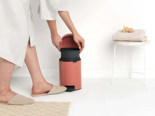 Мусорное ведро Brabantia NewIcon 304309 5 л, терракотовое