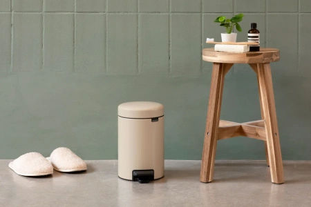 мусорное ведро brabantia newicon 149900 5 л, бежевое