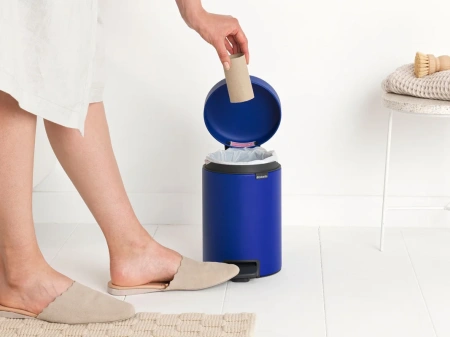 мусорное ведро brabantia newicon 204562 3 л, синее