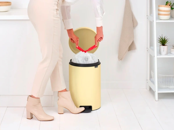 Мусорное ведро Brabantia NewIcon 233821 20 л, ванильно-желтое